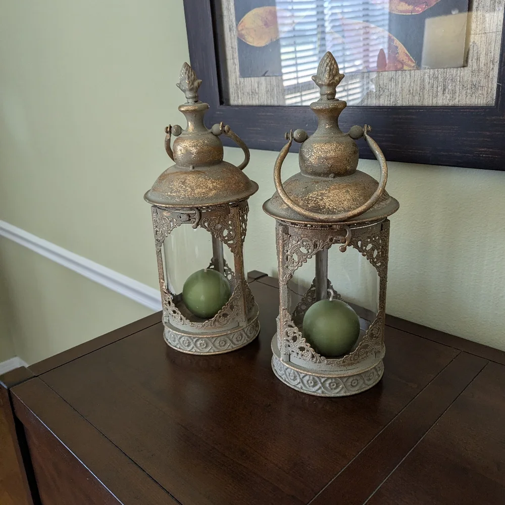 Elegant Gold Lantern Accents for Sophisticated Decor
